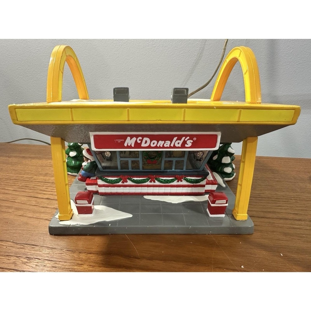 DEPT 56 SNOW VILLAGEโ MCDONALD'S LIGHT UP 1997 WITH BOX AND CORD